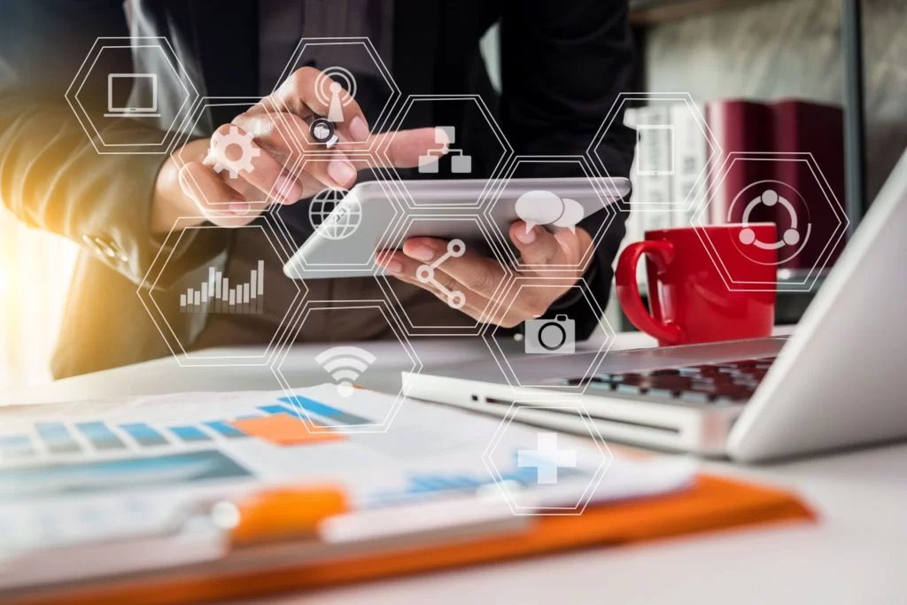 فريق التسويق الإلكتروني في ويب بايونير