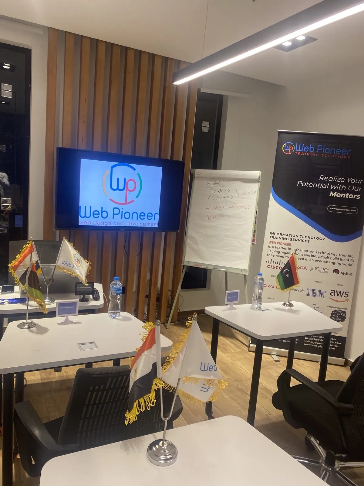 قاعة التدريب في ويب بايونير - Web Pioneer Training Solutions